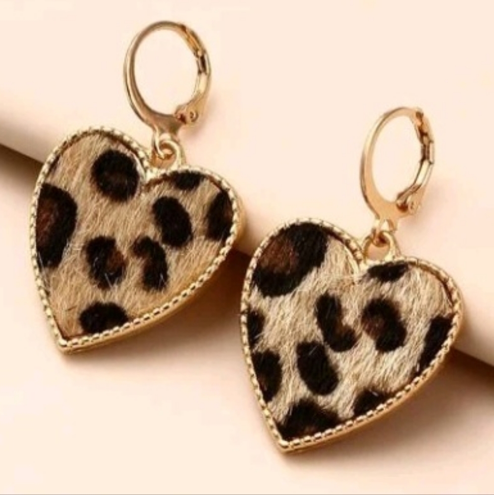 Leopard Heart Earrings - Picture 3 of 10